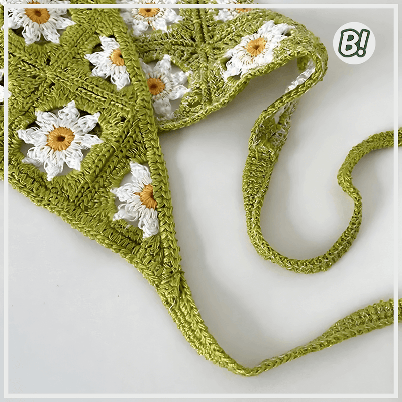 Trama de Flores – Bandana Triangular de Crochê