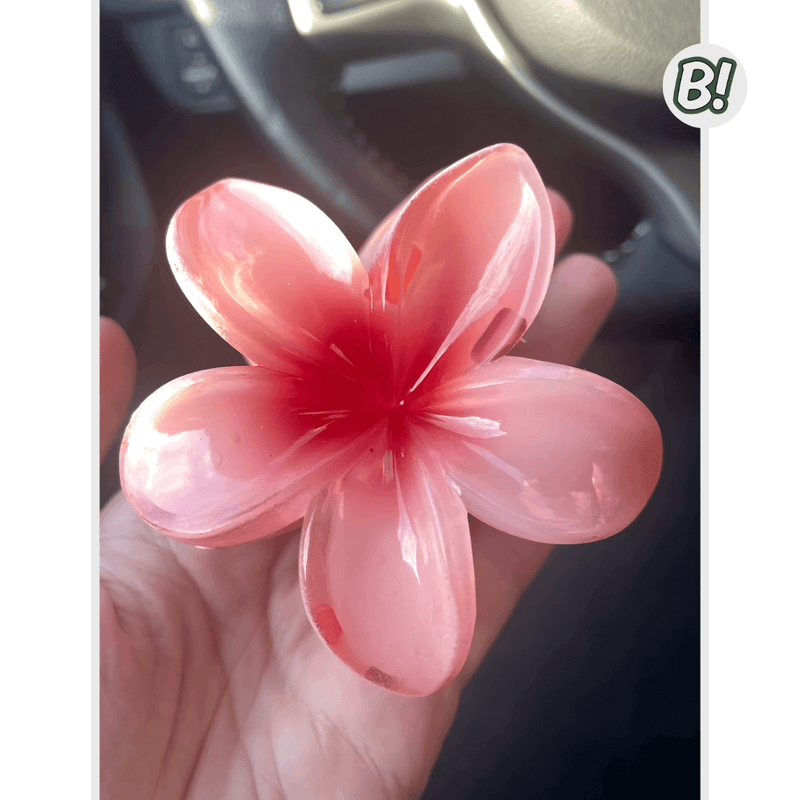 Flor de Encanto – Presilha Floral Havaiana para Cabelos