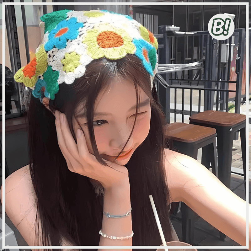 Trama de Flores – Bandana Triangular de Crochê